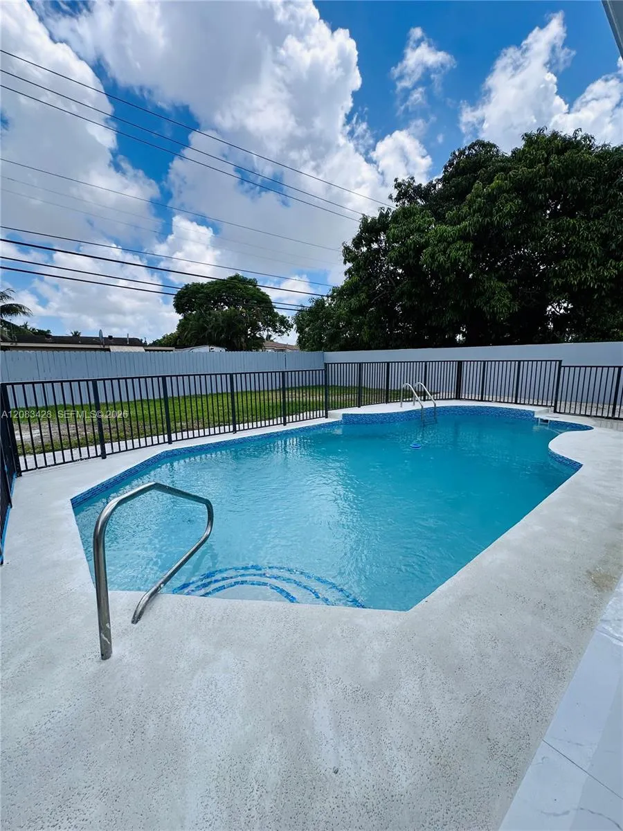 82 E 16th St Hialeah, FL 33010