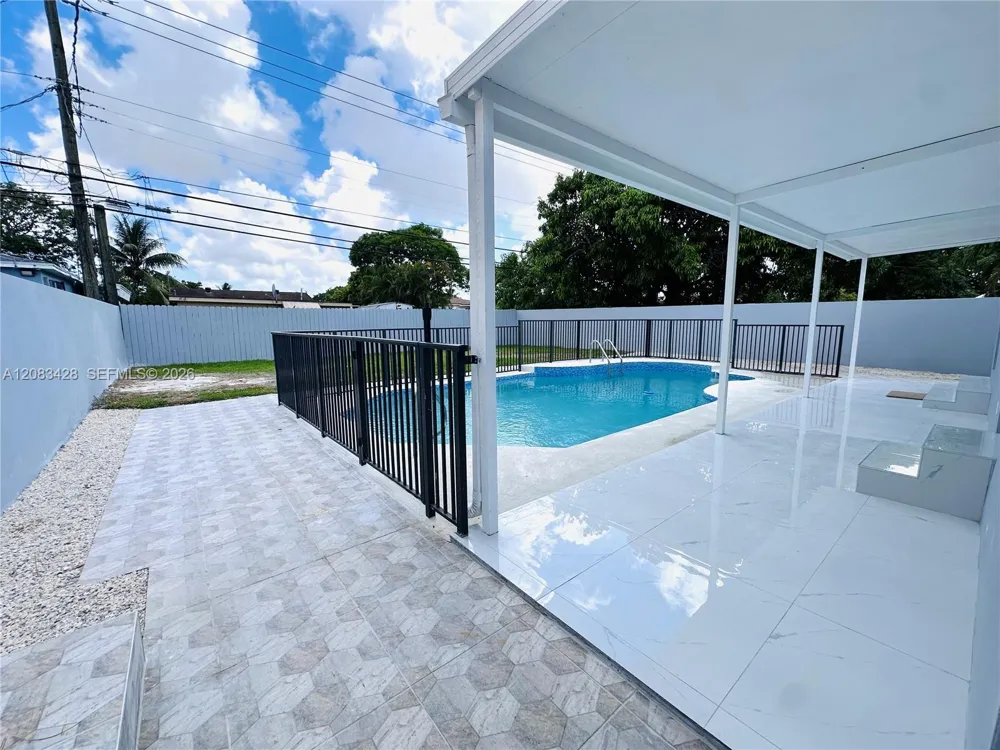 82 E 16th St Hialeah, FL 33010