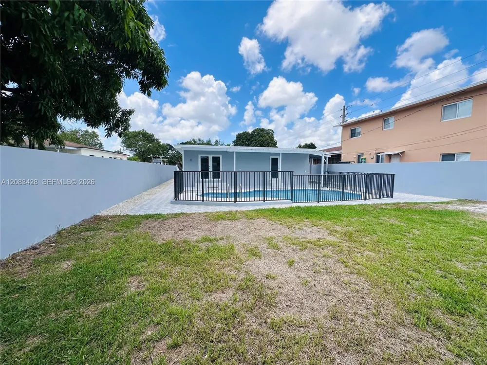 82 E 16th St Hialeah, FL 33010
