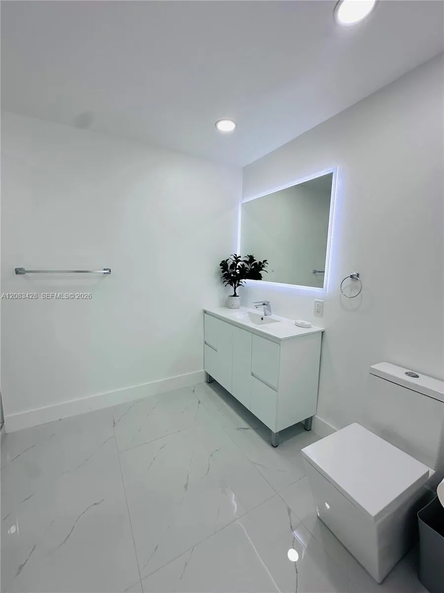 82 E 16th St Hialeah, FL 33010