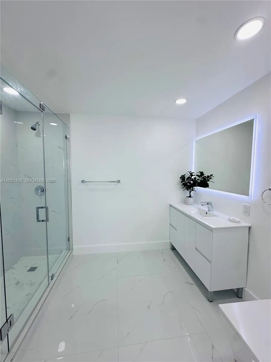 82 E 16th St Hialeah, FL 33010