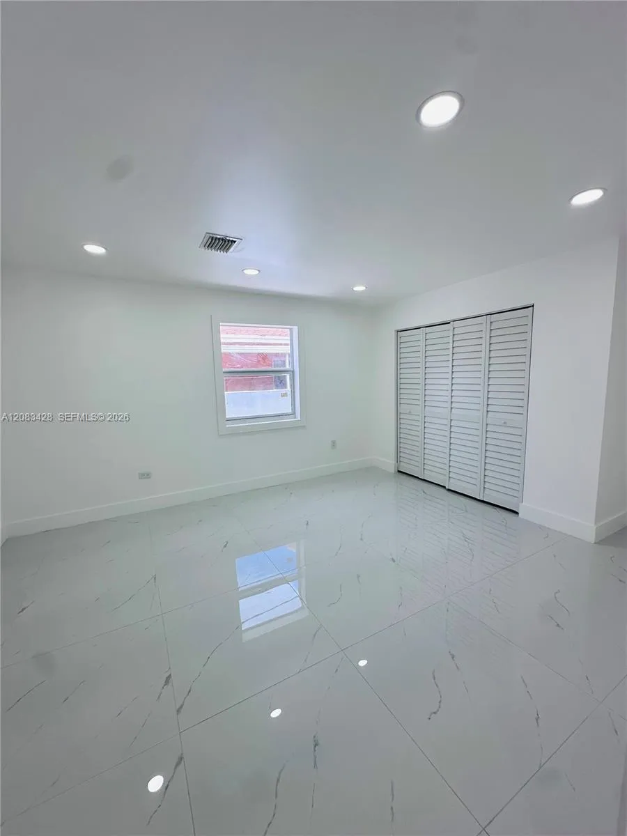 82 E 16th St Hialeah, FL 33010