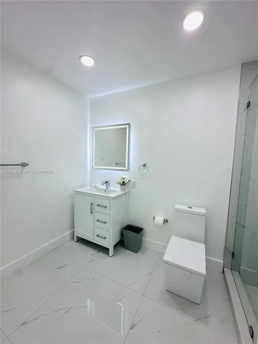 82 E 16th St Hialeah, FL 33010