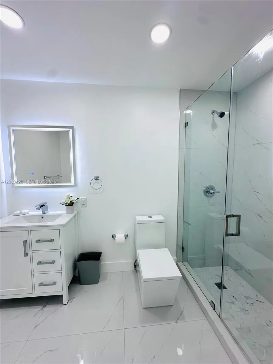 82 E 16th St Hialeah, FL 33010