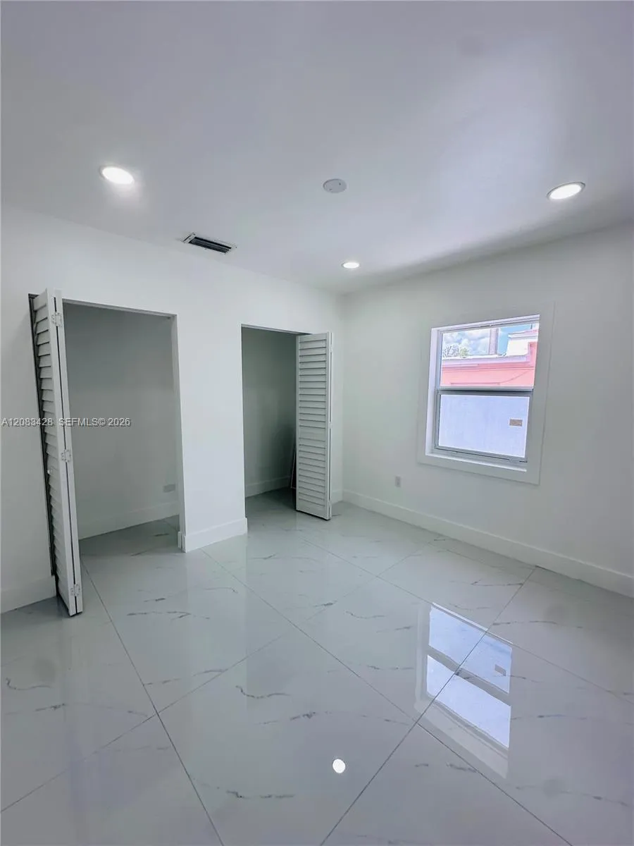 82 E 16th St Hialeah, FL 33010