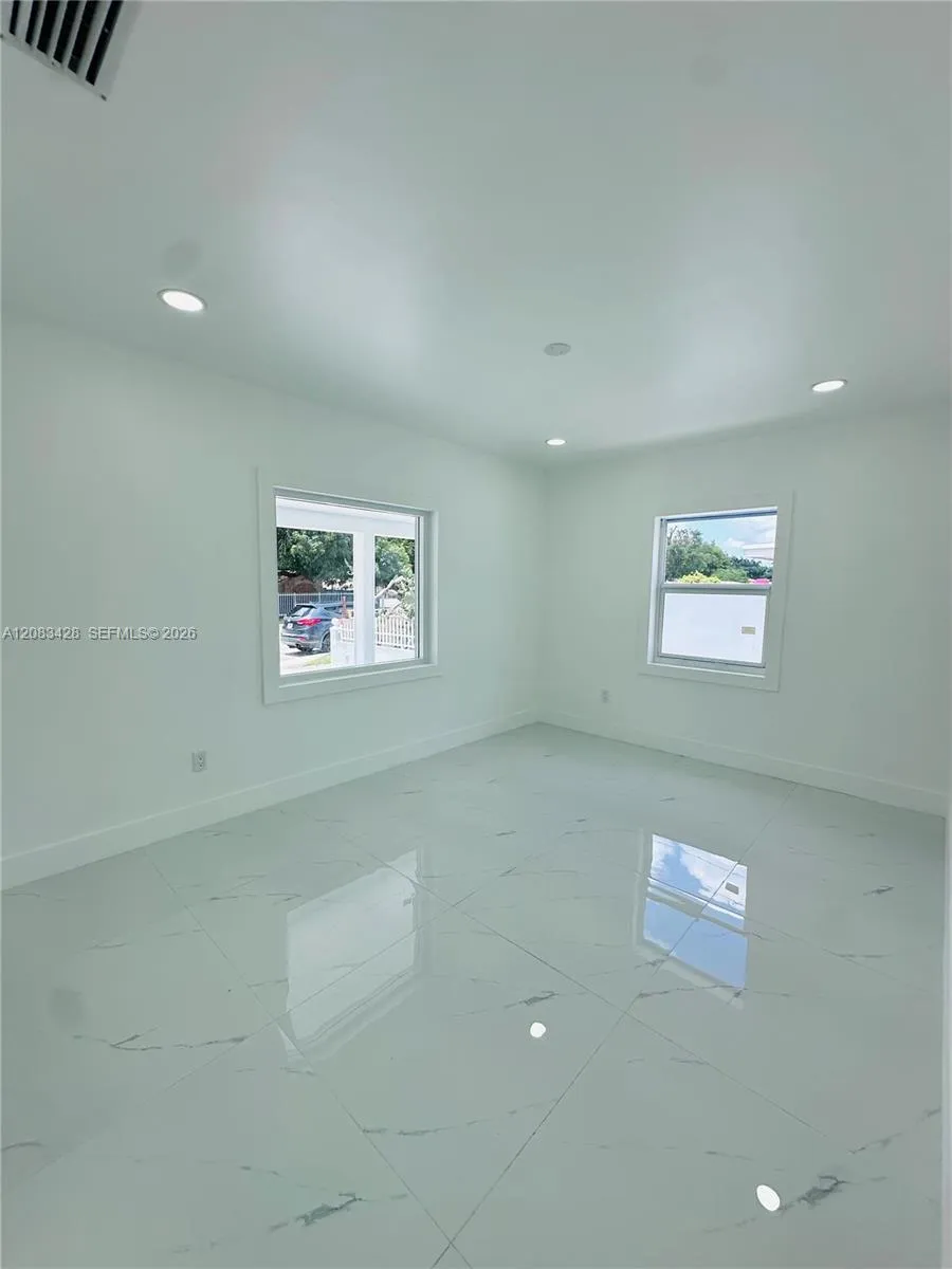 82 E 16th St Hialeah, FL 33010