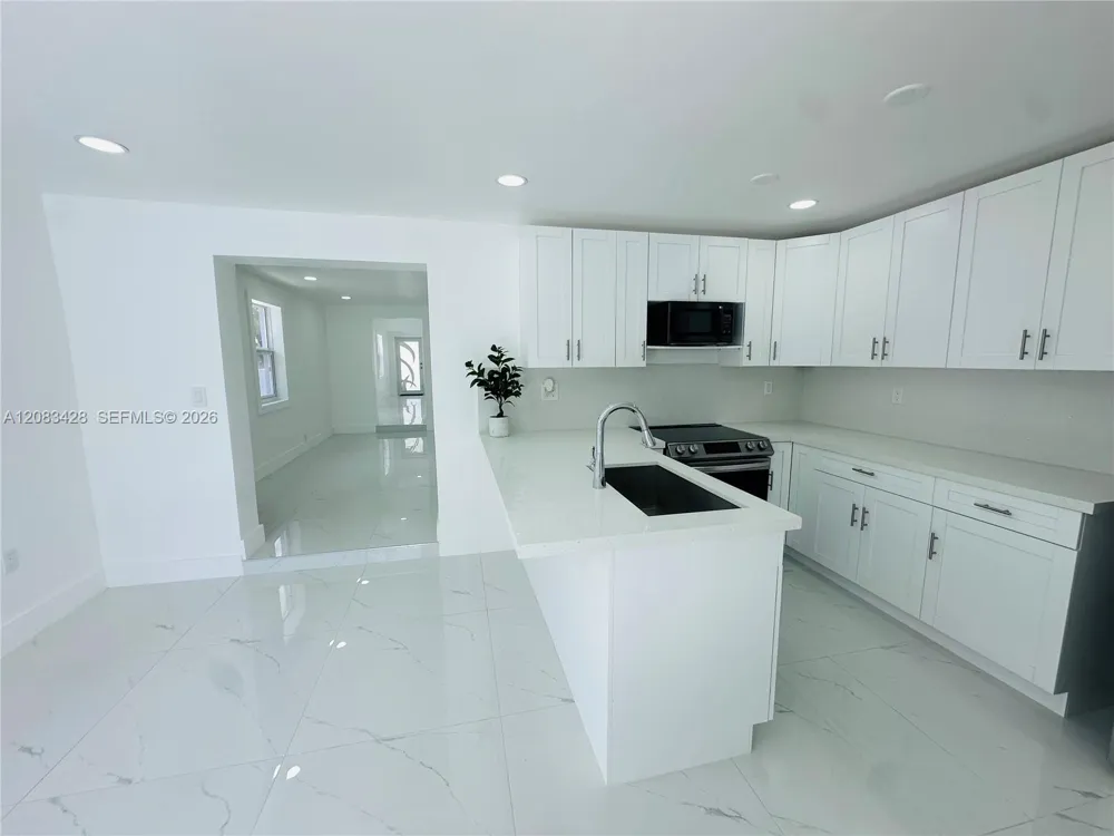 82 E 16th St Hialeah, FL 33010