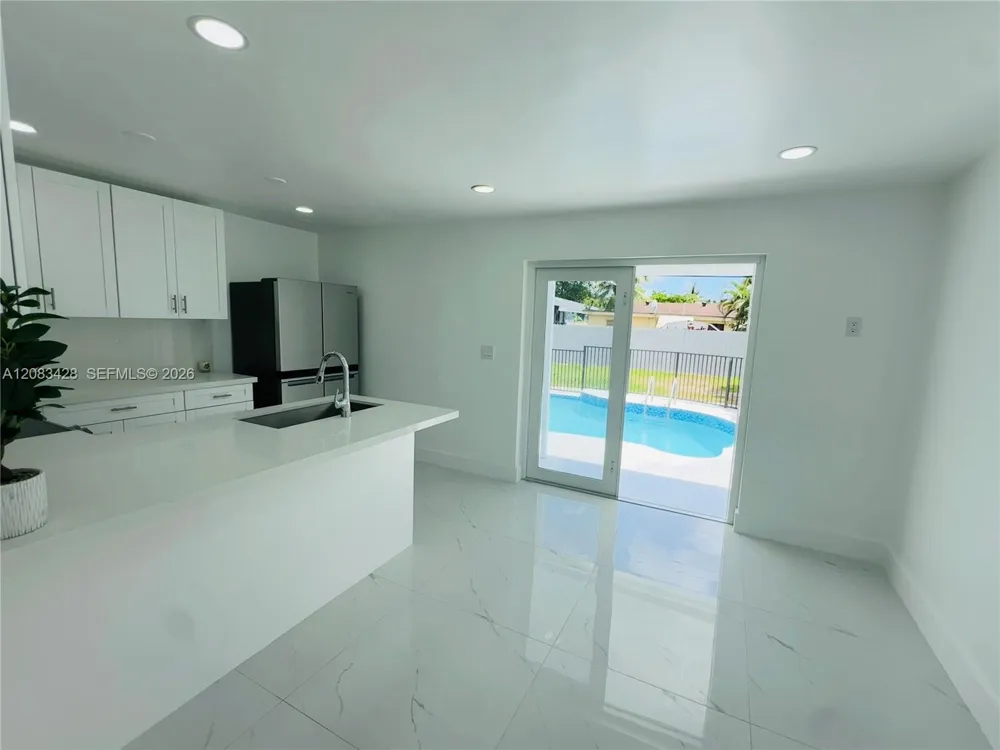 82 E 16th St Hialeah, FL 33010