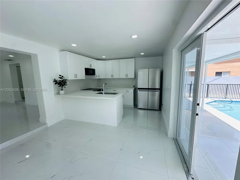 82 E 16th St Hialeah, FL 33010