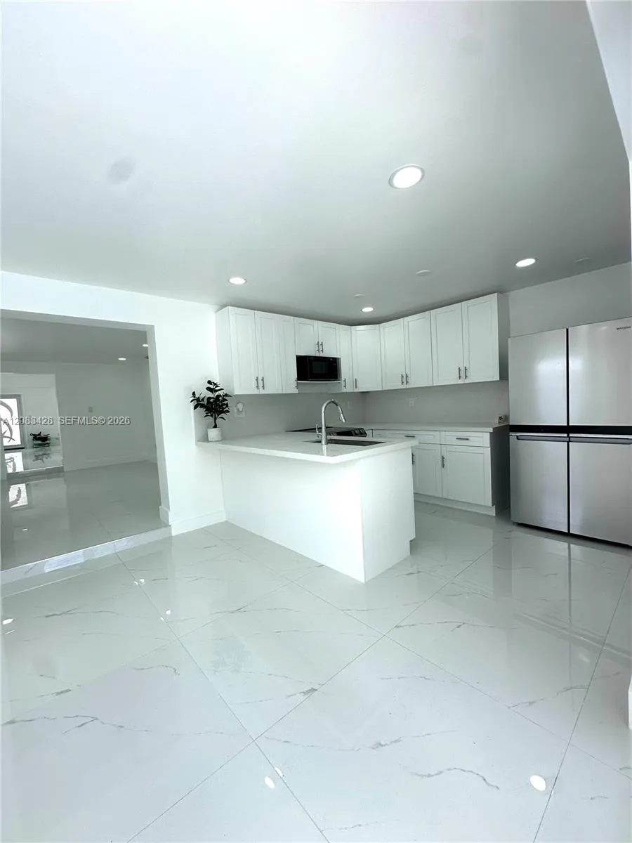 82 E 16th St Hialeah, FL 33010