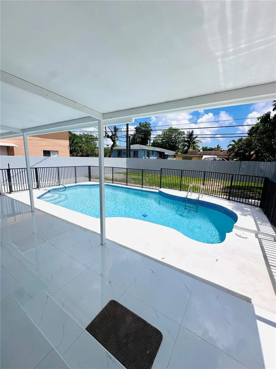 82 E 16th St Hialeah, FL 33010
