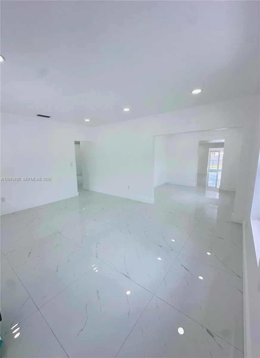 82 E 16th St Hialeah, FL 33010