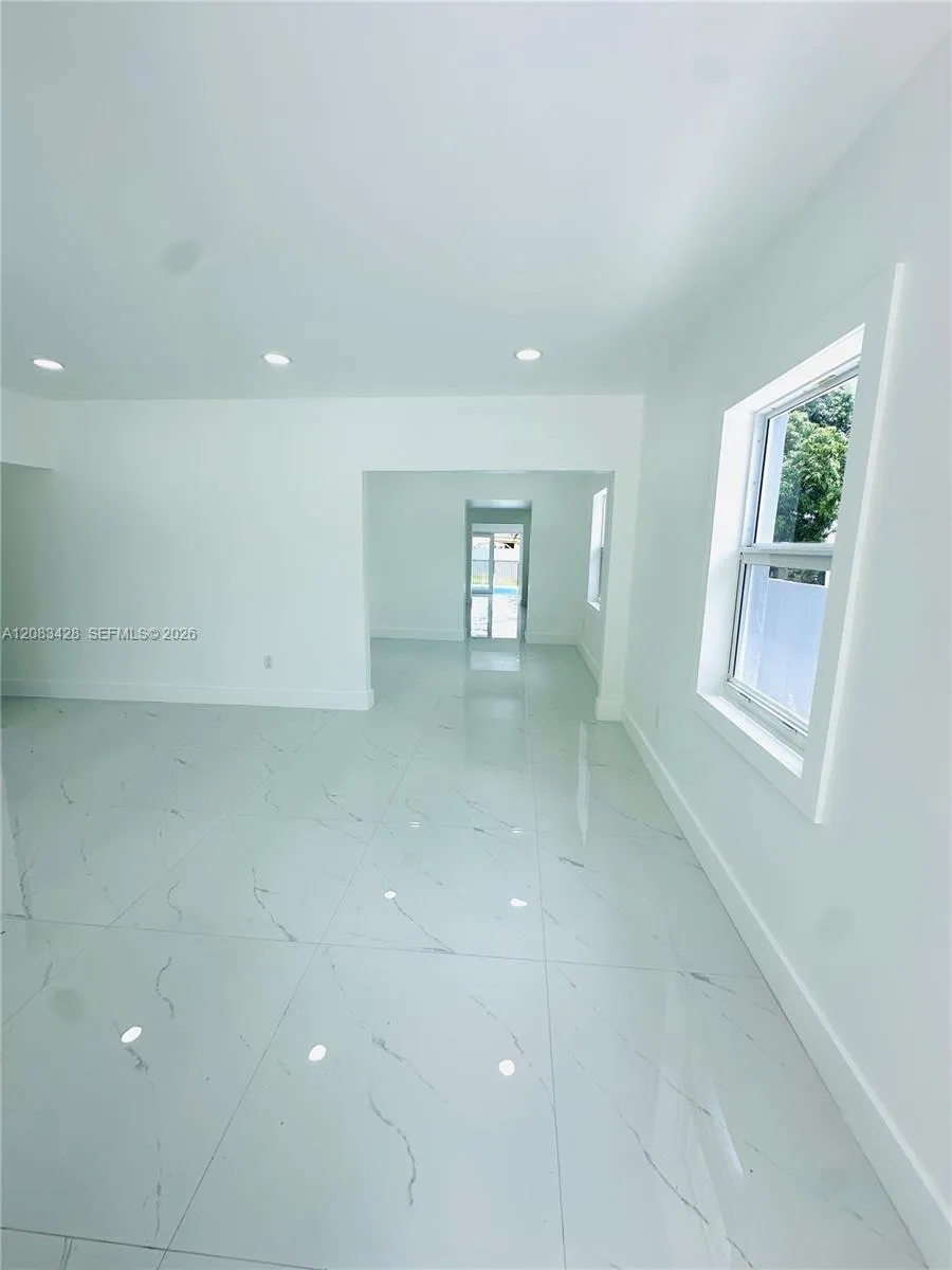 82 E 16th St Hialeah, FL 33010