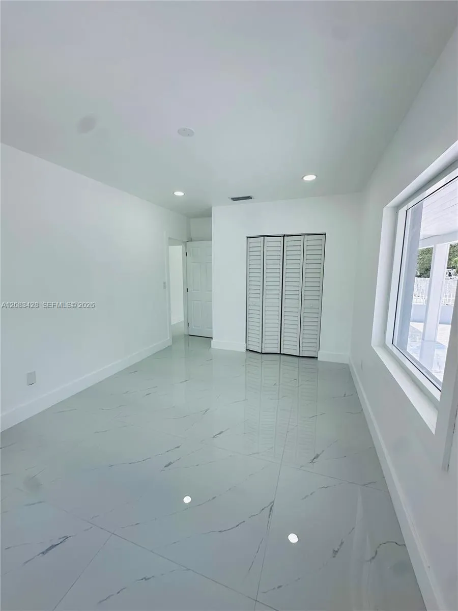 82 E 16th St Hialeah, FL 33010