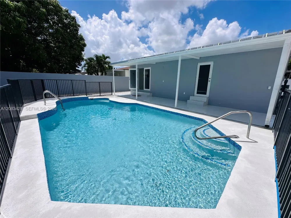 82 E 16th St Hialeah, FL 33010