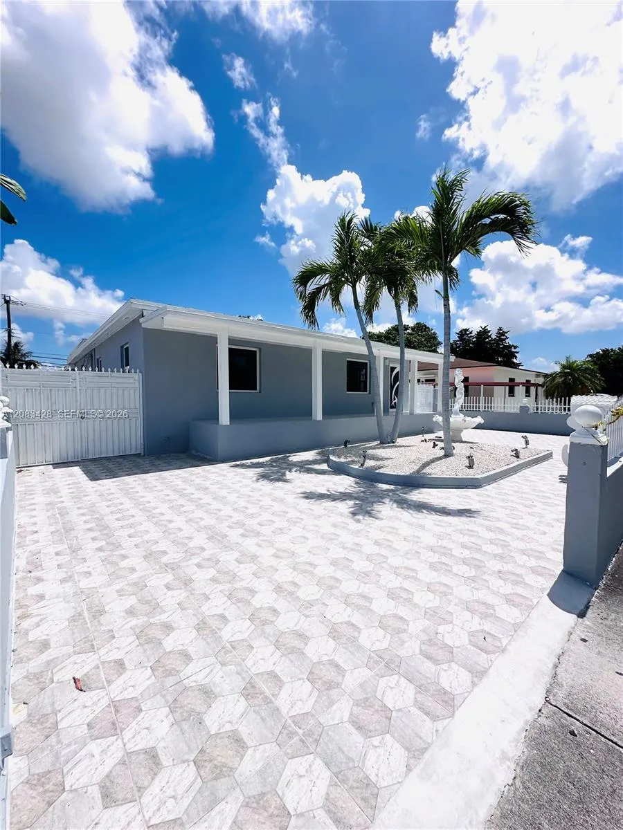 82 E 16th St Hialeah, FL 33010