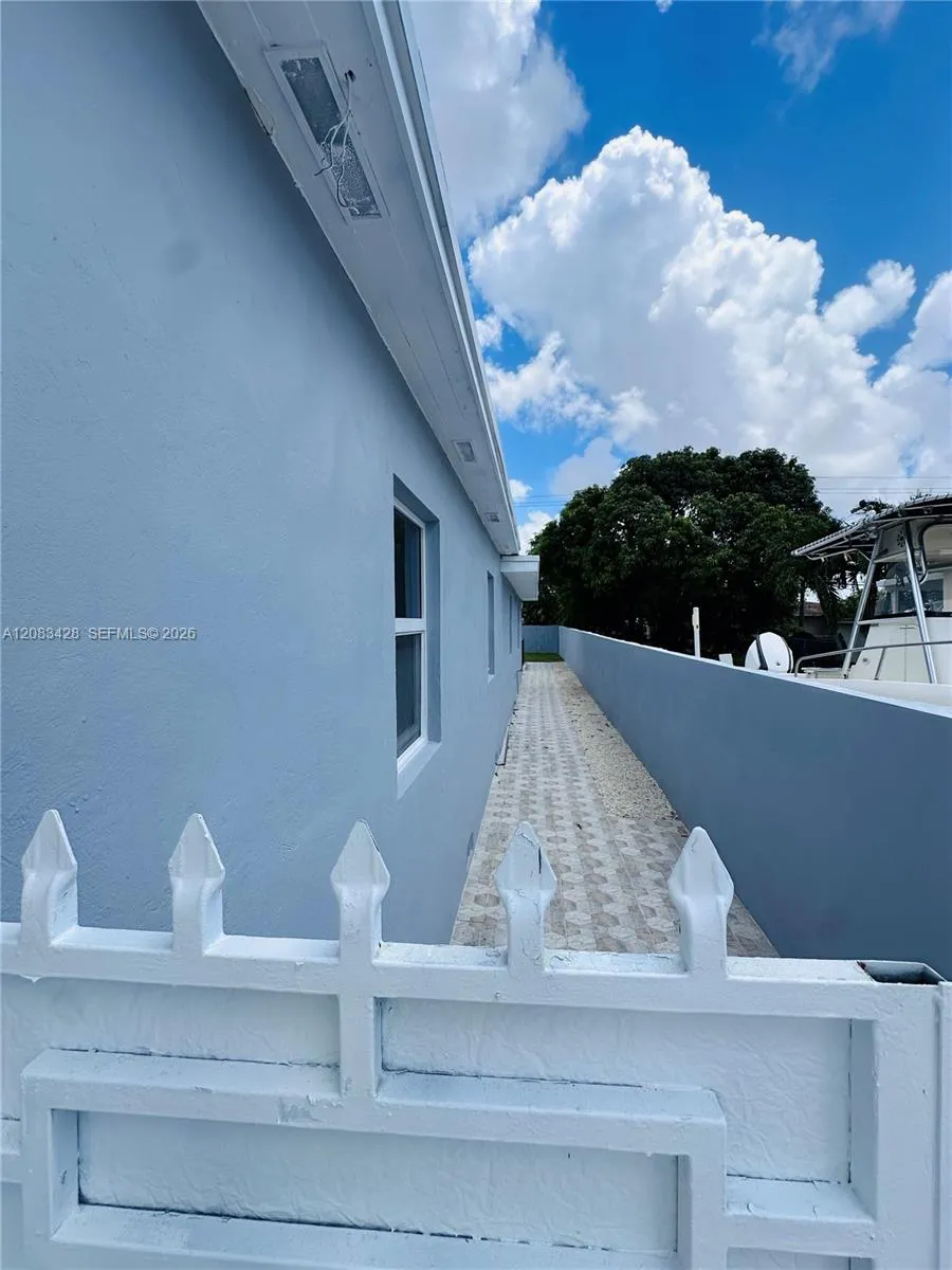 82 E 16th St Hialeah, FL 33010