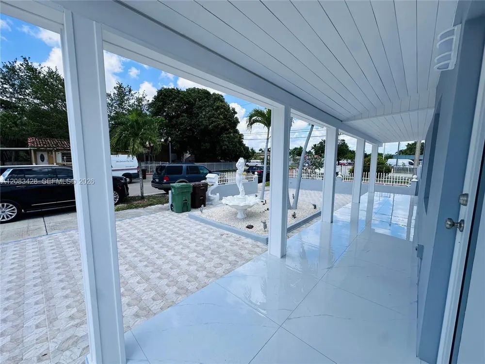 82 E 16th St Hialeah, FL 33010