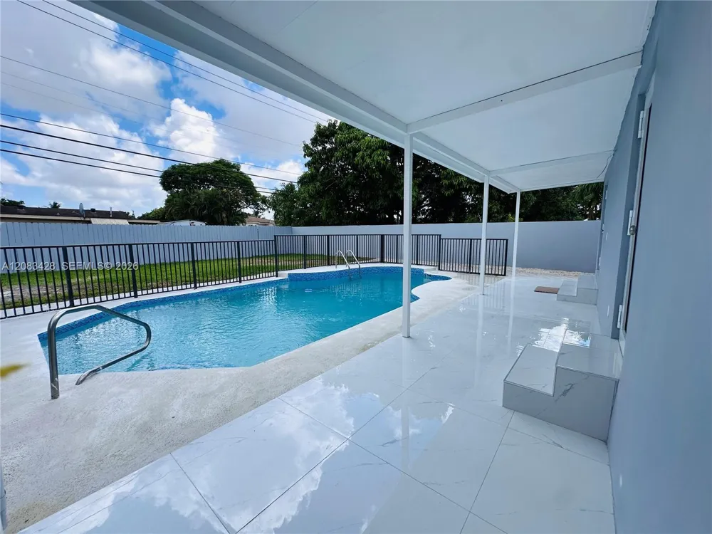 82 E 16th St Hialeah, FL 33010
