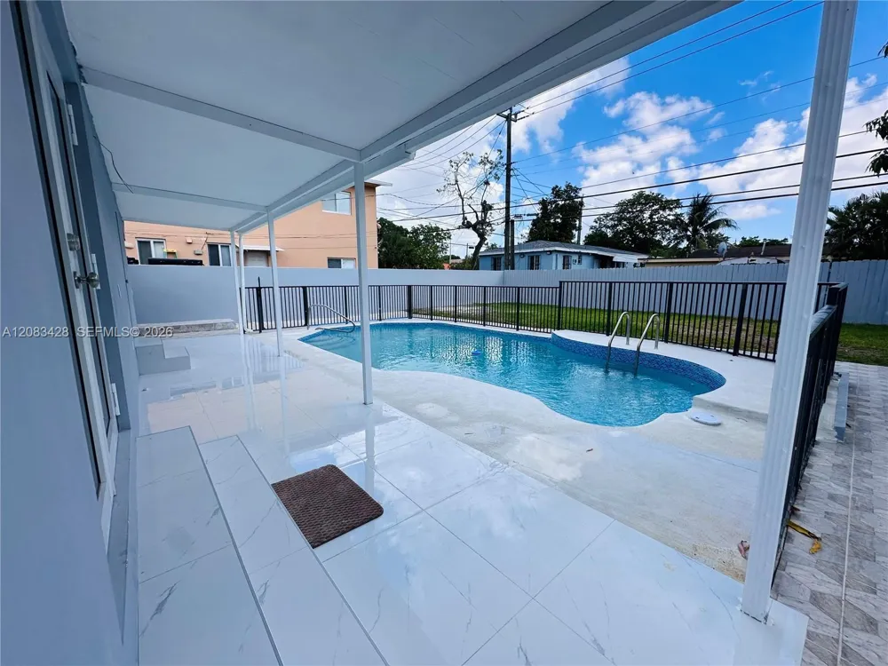 82 E 16th St Hialeah, FL 33010