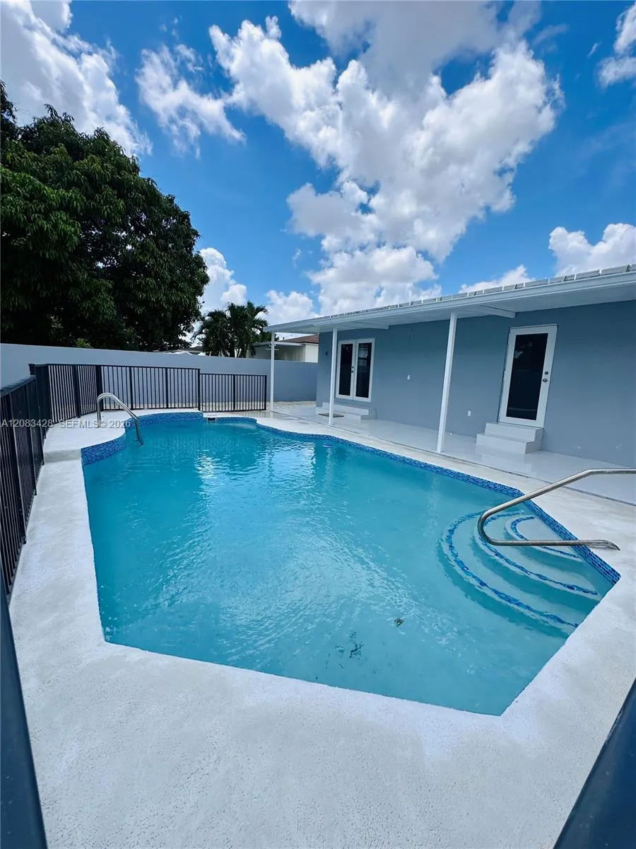 82 E 16th St Hialeah, FL 33010