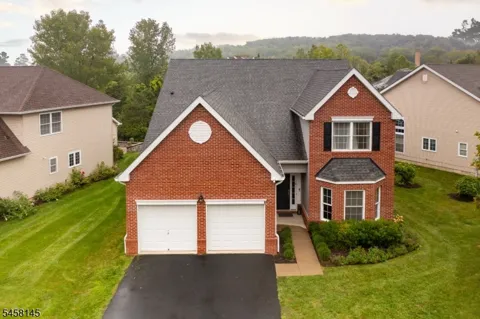 24 Bluffs Ct