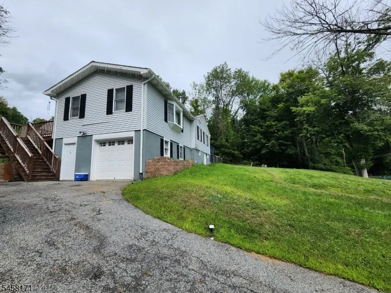 30 Locust Rd Wantage, NJ 07461