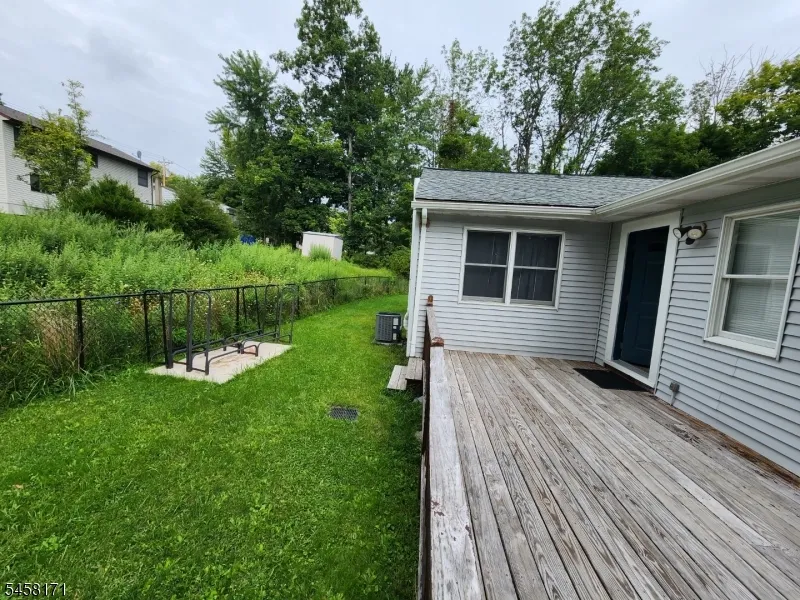30 Locust Rd Wantage, NJ 07461