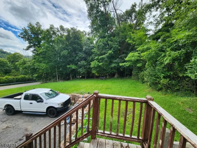 30 Locust Rd Wantage, NJ 07461