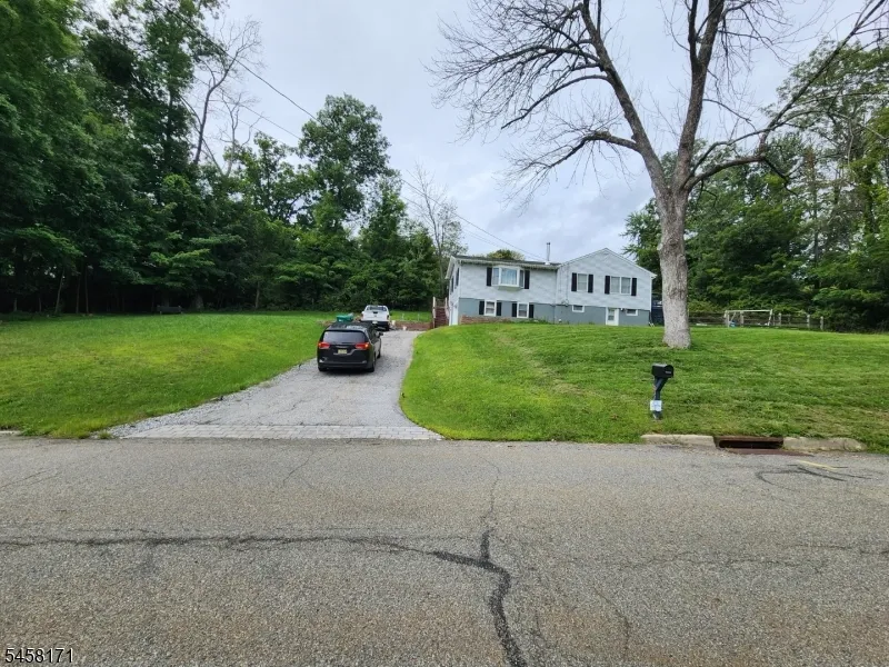 30 Locust Rd Wantage, NJ 07461
