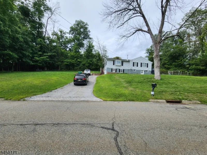 30 Locust Rd Wantage, NJ 07461