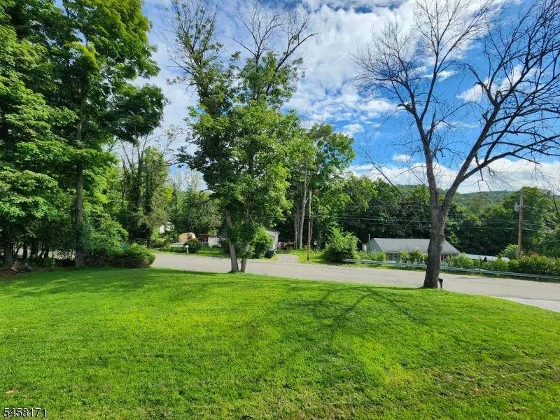 30 Locust Rd Wantage, NJ 07461