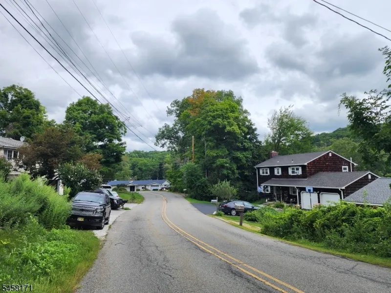 30 Locust Rd Wantage, NJ 07461