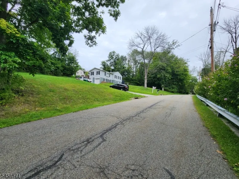 30 Locust Rd Wantage, NJ 07461