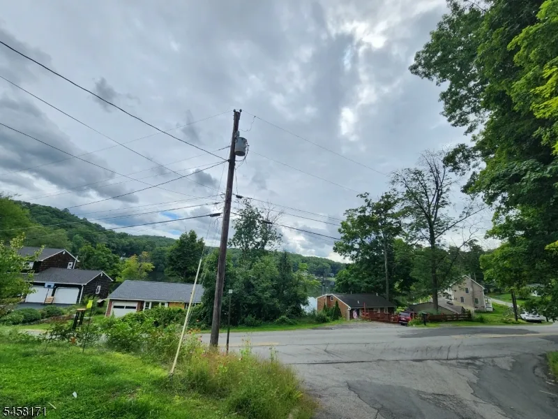 30 Locust Rd Wantage, NJ 07461