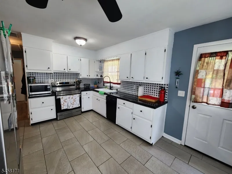 30 Locust Rd Wantage, NJ 07461