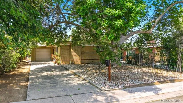 1225 Dallas Street Aurora, CO 80010