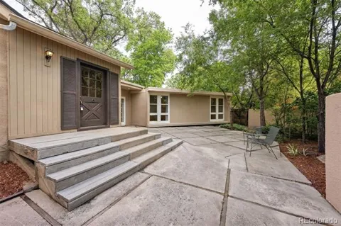 26 Oak Avenue