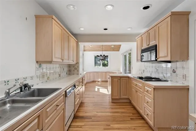 26 Oak Avenue Colorado Springs, CO 80906