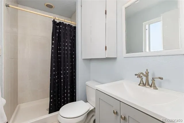 1584 S Fraser Way Aurora, CO 80012