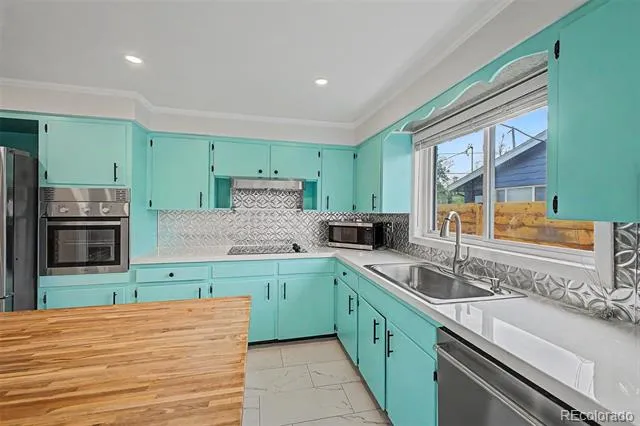 520 Iola Street Aurora, CO 80010