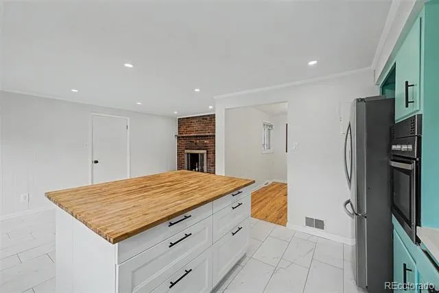 520 Iola Street Aurora, CO 80010