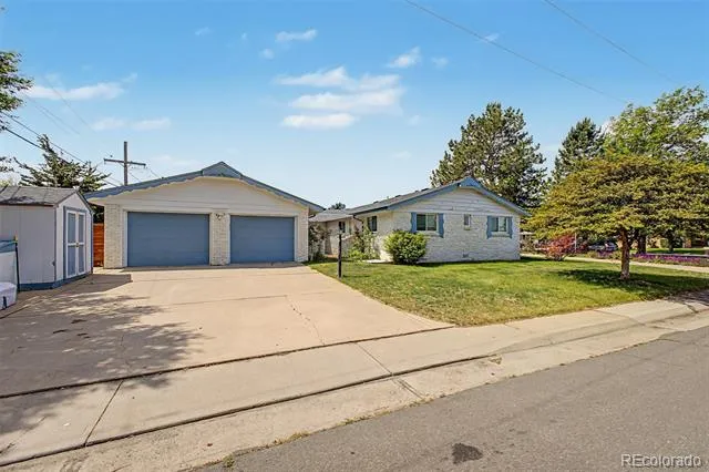 520 Iola Street Aurora, CO 80010