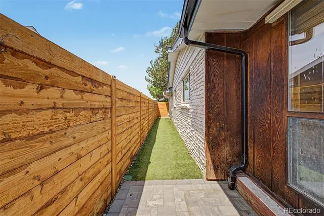 520 Iola Street Aurora, CO 80010