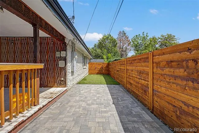 520 Iola Street Aurora, CO 80010