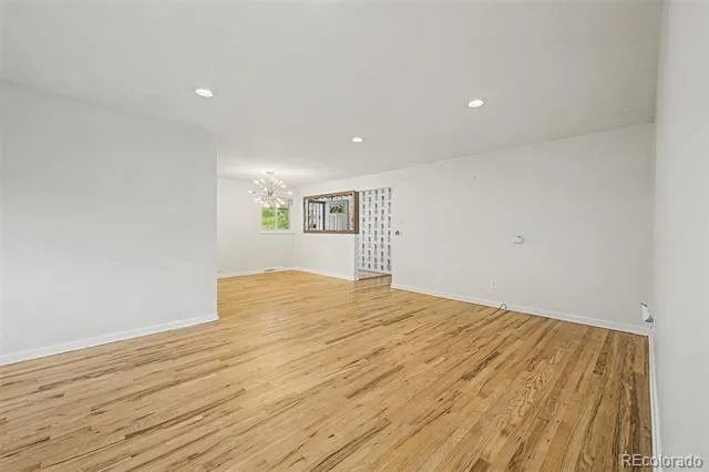 520 Iola Street Aurora, CO 80010