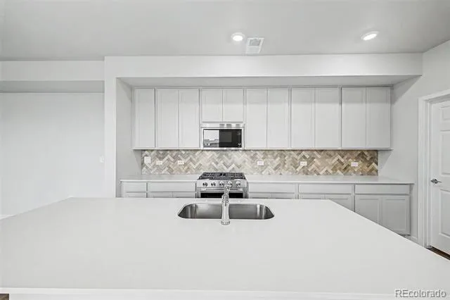 5802 Perth Street Aurora, CO 80019