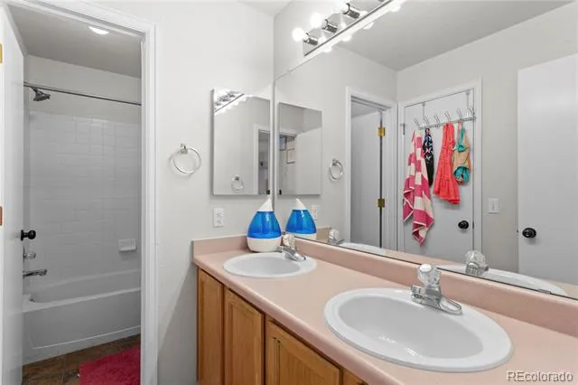 2212 Hyacinth Road Littleton, CO 80129