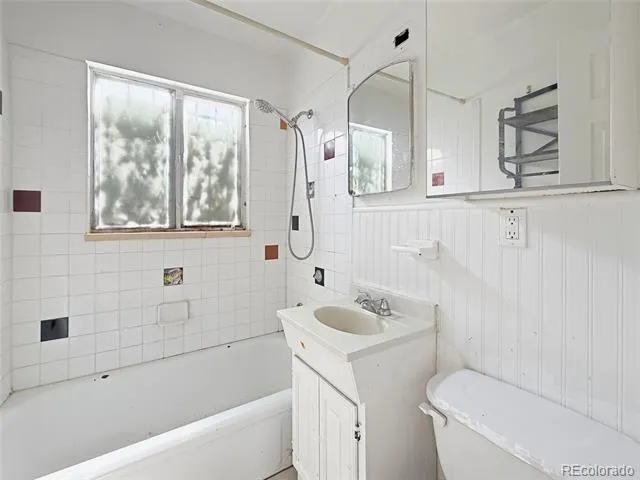 1608 Oakland Street Aurora, CO 80010