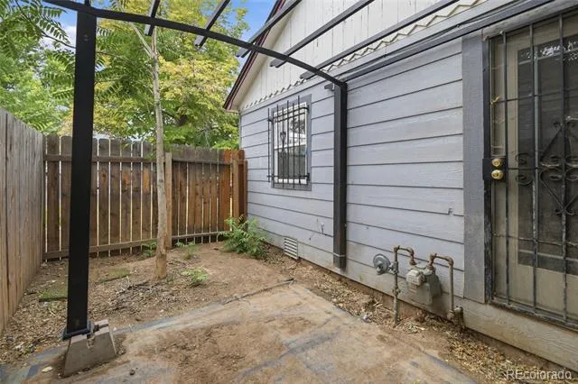 1608 Oakland Street Aurora, CO 80010
